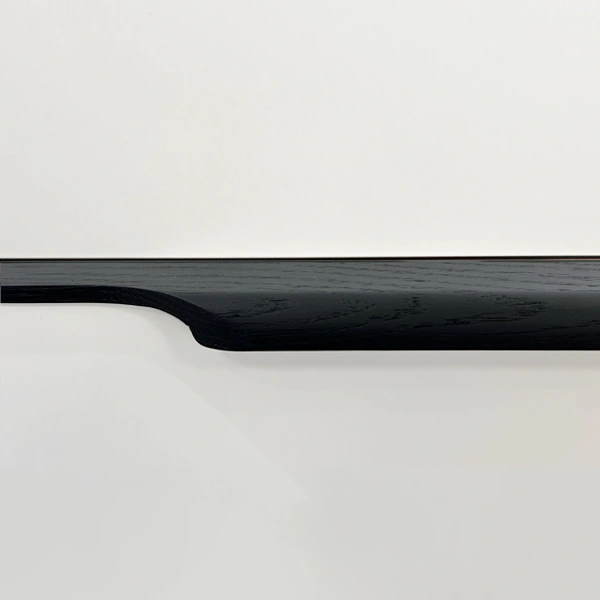 Piekaramais augstais skapis ar masīva ozola rokturiem un iekšējo atvilktni, AMBER black stained oak