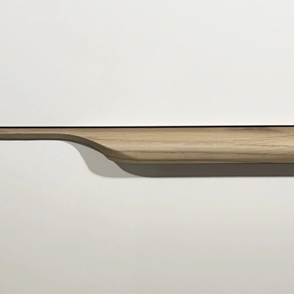 Piekaramais augstais skapis ar masīva ozola rokturiem un iekšējo atvilktni, AMBER grey stained oak